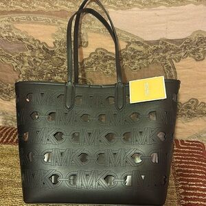 Cute brand new Eliza MK tote in black